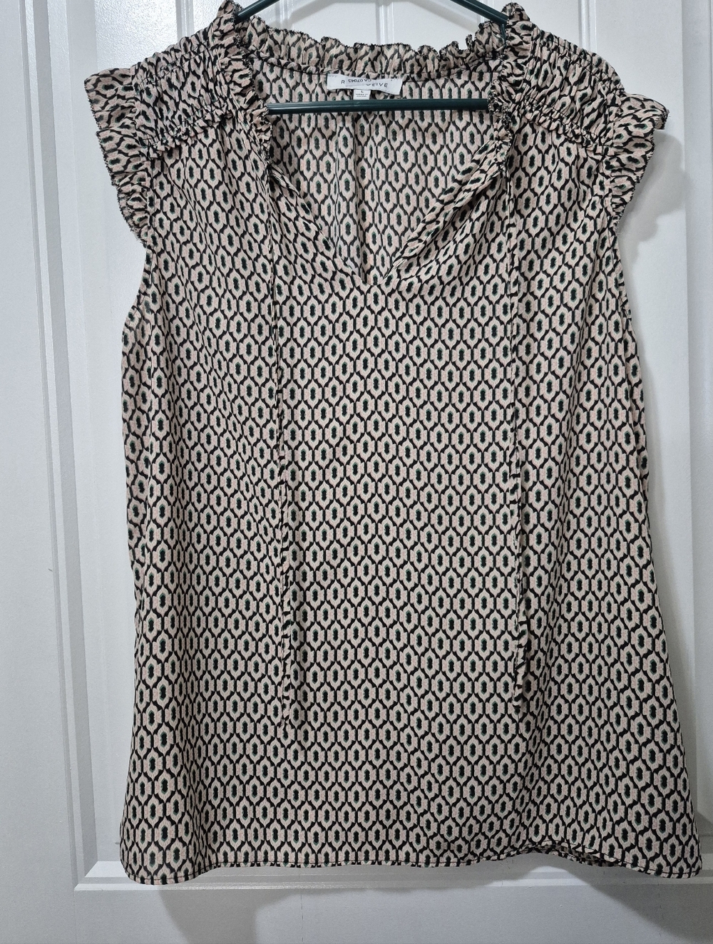 🏷Womens Rose + Olive Tank Blouse Size Large